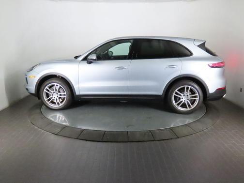 Dolomite Silver Metallic 2023 Porsche Cayenne