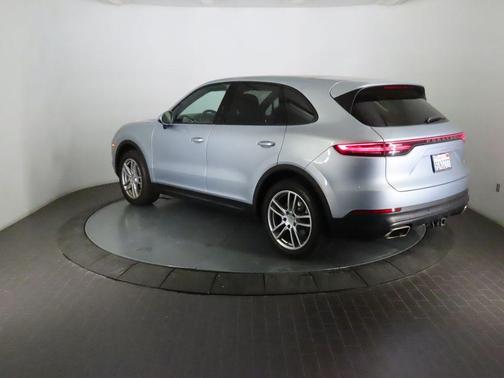 Dolomite Silver Metallic 2023 Porsche Cayenne