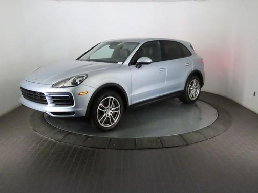 Dolomite Silver Metallic 2023 Porsche Cayenne