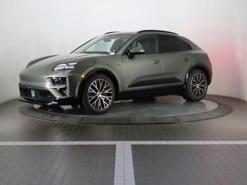2025 Porsche Macan Turbo
