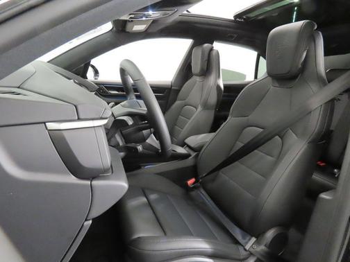 Jet Black Metallic 2026 Porsche Macan 4S