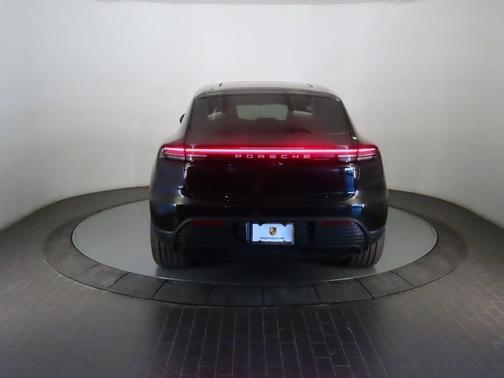 Jet Black Metallic 2026 Porsche Macan 4S