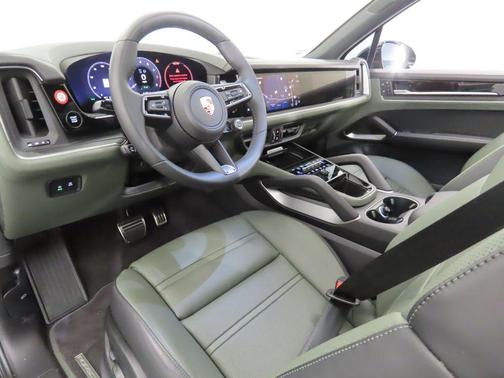 2025 Porsche Cayenne S