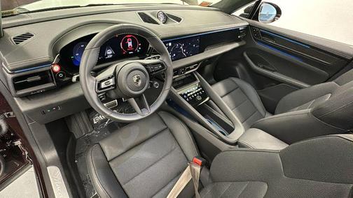 2025 Porsche Macan Turbo