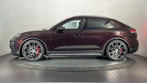 2025 Porsche Macan Turbo