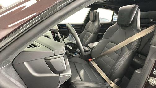 2025 Porsche Macan Turbo