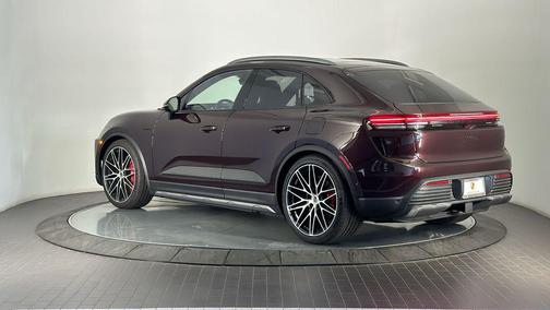 2025 Porsche Macan Turbo