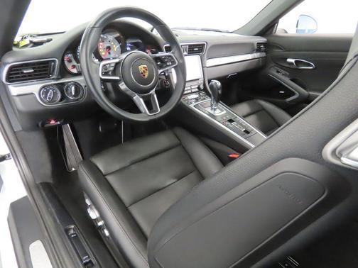 2017 Porsche 911 Carrera 4S