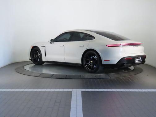 2022 Porsche Taycan GTS