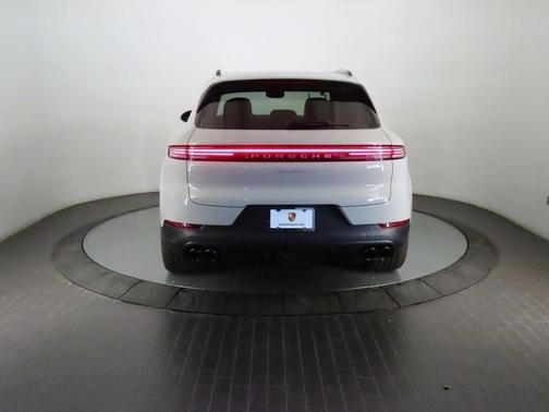 Chalk 2026 Porsche Cayenne Base