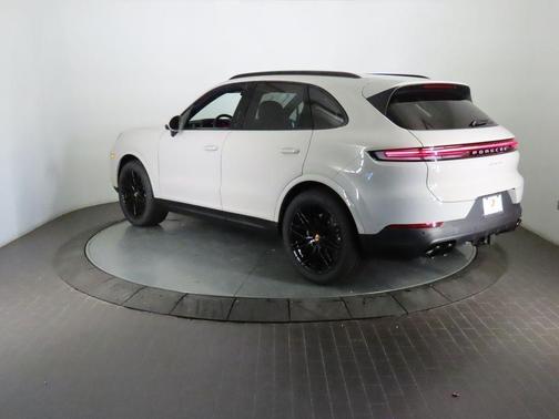 Chalk 2026 Porsche Cayenne Base