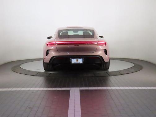 2025 Porsche Taycan Turbo