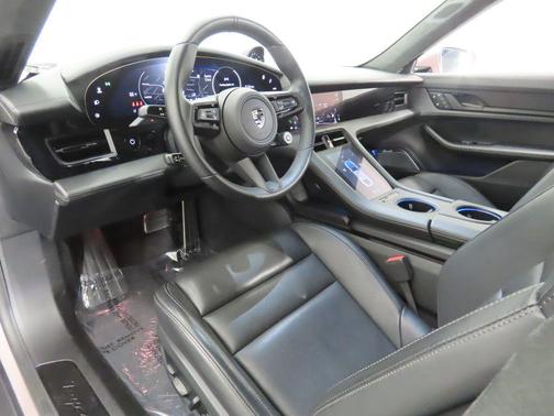 2025 Porsche Taycan Turbo