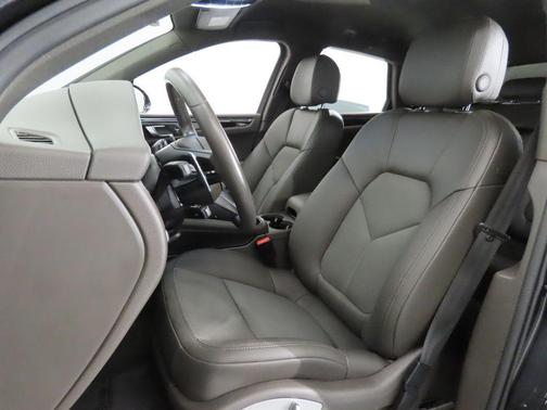 Volcano Grey Metallic 2025 Porsche Macan