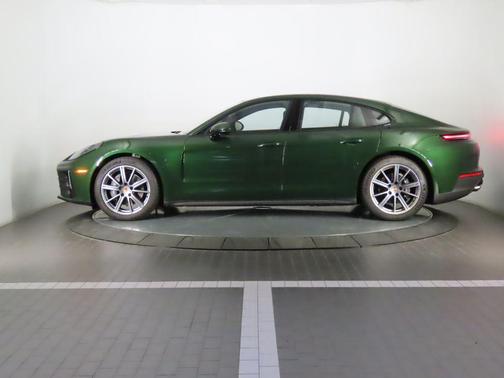 2025 Porsche Panamera 
