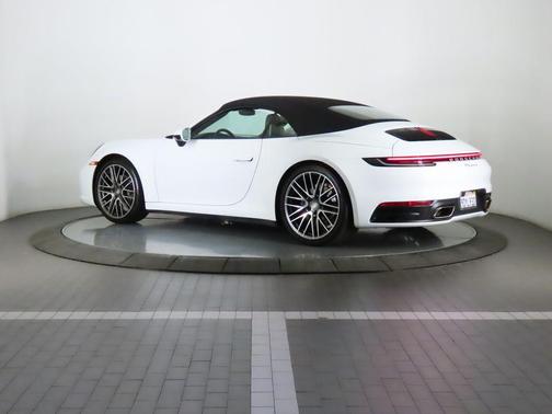 2022 Porsche 911 Carrera