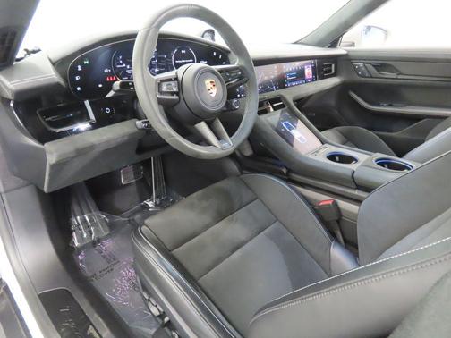 2022 Porsche Taycan 