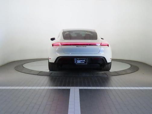 2022 Porsche Taycan 