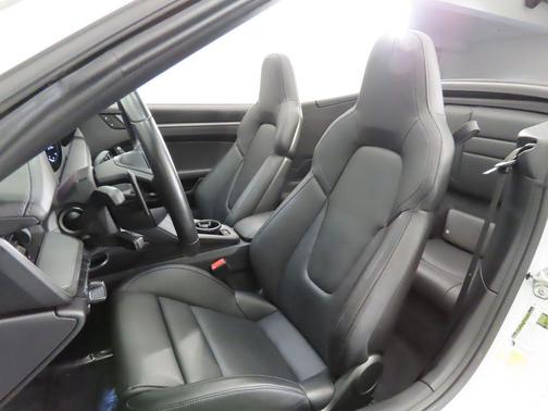 2022 Porsche 911 Carrera