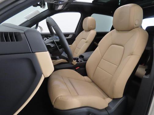 Cashmere Beige Metallic 2026 Porsche Cayenne S