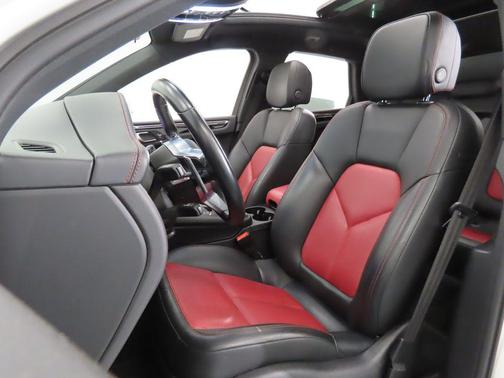 2021 Porsche Macan 