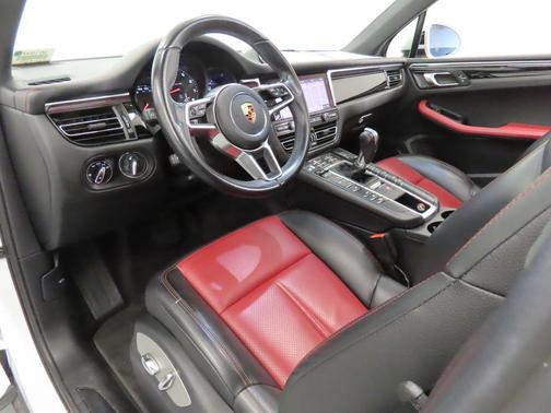 2021 Porsche Macan 