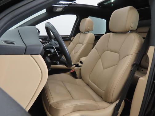 Black 2025 Porsche Macan