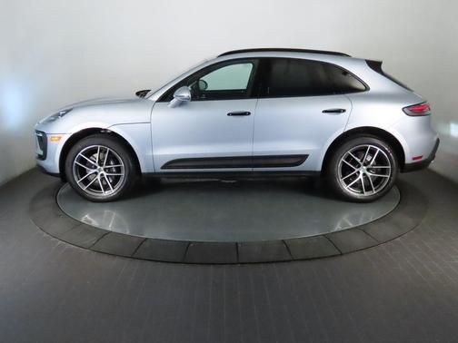 Dolomite Silver Metallic 2024 Porsche Macan