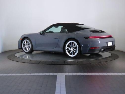 2025 Porsche 911 Carrera