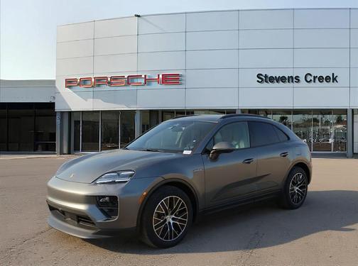 Aventurine Green Metallic 2026 Porsche Macan 4