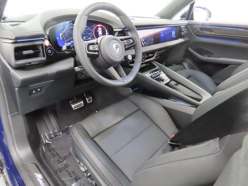 2025 Porsche Macan Turbo