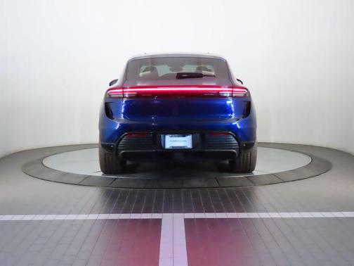 2025 Porsche Macan Turbo