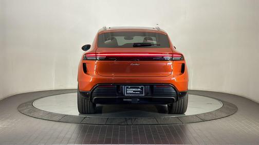 2024 Porsche Macan Turbo