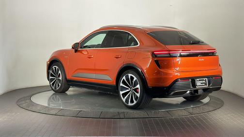 2024 Porsche Macan Turbo