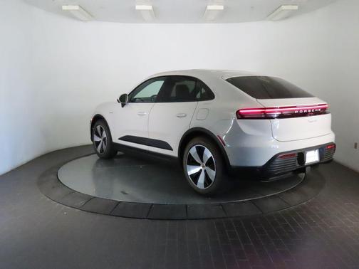 Chalk 2026 Porsche Macan 4