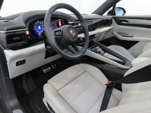2025 Porsche Macan 4S
