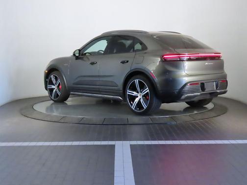 2025 Porsche Macan 4S