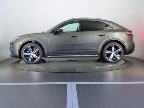 2025 Porsche Macan 4S