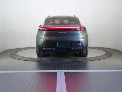 2025 Porsche Macan 4S