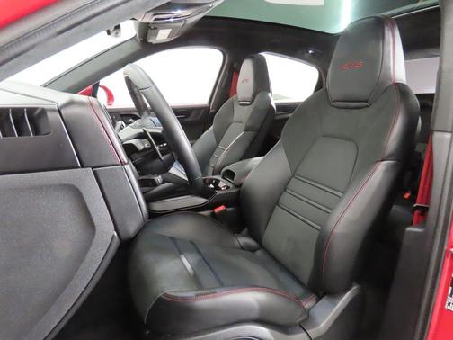 2025 Porsche Cayenne GTS