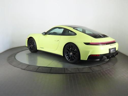 2025 Porsche 911 Carrera GTS