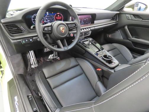 2025 Porsche 911 Carrera GTS