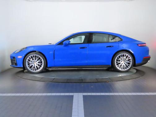 2025 Porsche Panamera 