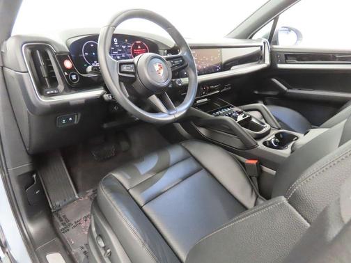 Arctic Gray 2025 Porsche Cayenne Base