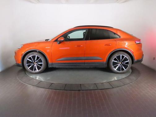 2025 Porsche Macan Base