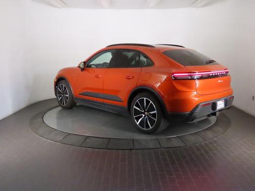 2025 Porsche Macan Base