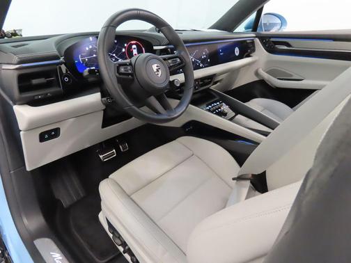 2024 Porsche Macan Turbo