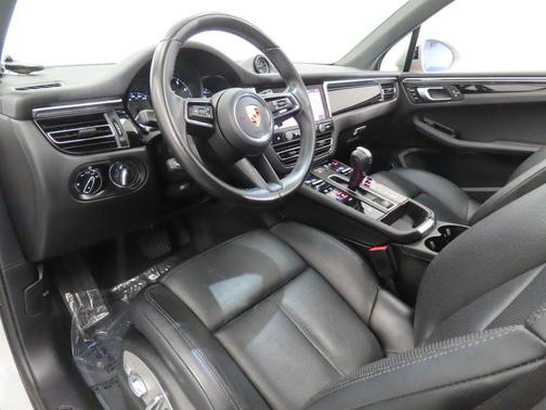 2023 Porsche Macan 