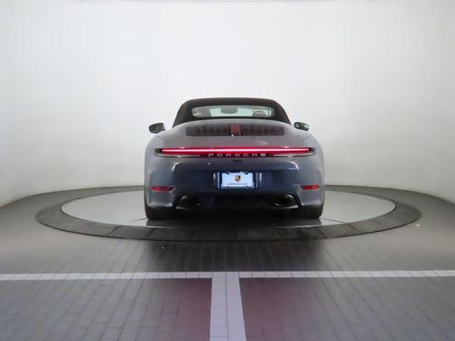 2025 Porsche 911 Carrera