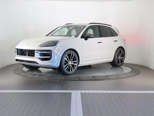 2025 Porsche Cayenne GTS